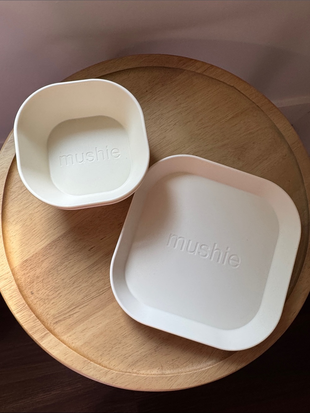 Set of 4 Mushie Dinnerware Pieces (Ivory; 2 Bowls, 2 Plates)